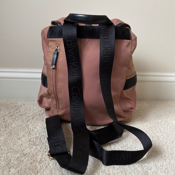 Calvin Klein Backpack for Your Everyday Needs. Lightness and Style - Picture 5 of 13